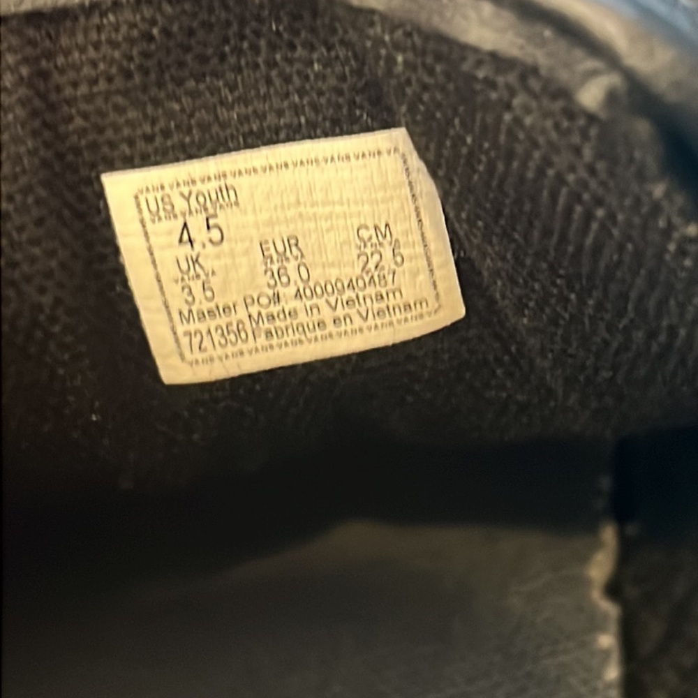 Vans - Picture 7 of 7